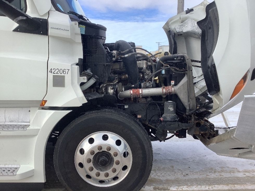 Sleeper Tractor-Heavy Duty Tractors-Freightliner-2022-T12664ST-Winnipeg-MB-814,469\n\t\tkm-$ 82,750 - Image 20