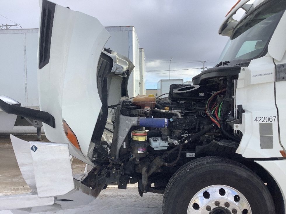 Sleeper Tractor-Heavy Duty Tractors-Freightliner-2022-T12664ST-Winnipeg-MB-814,469\n\t\tkm-$ 82,750 - Image 21