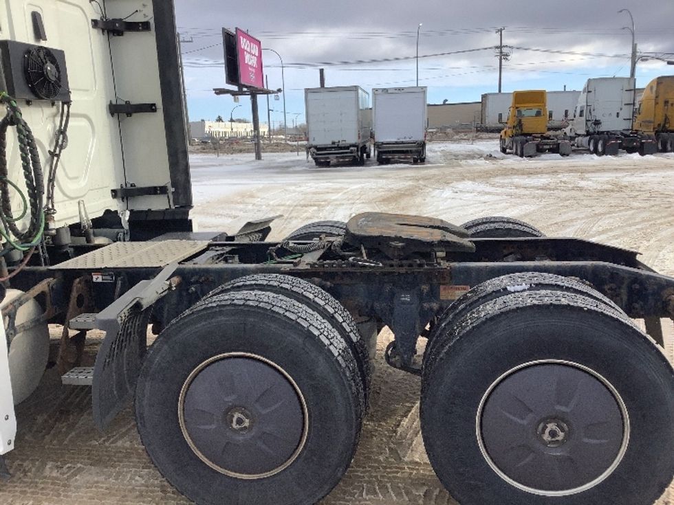 Sleeper Tractor-Heavy Duty Tractors-Freightliner-2022-T12664ST-Winnipeg-MB-814,469\n\t\tkm-$ 82,750 - Image 22