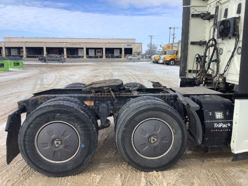 Sleeper Tractor-Heavy Duty Tractors-Freightliner-2022-T12664ST-Winnipeg-MB-814,469\n\t\tkm-$ 82,750 - Image 23