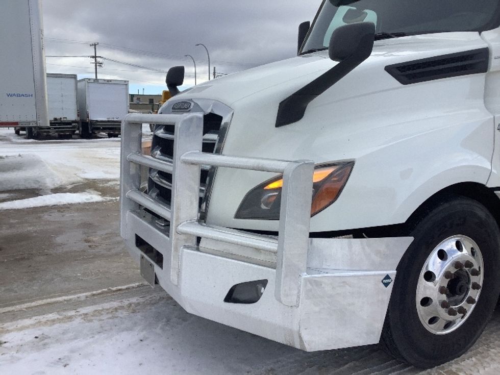 Sleeper Tractor-Heavy Duty Tractors-Freightliner-2022-T12664ST-Winnipeg-MB-814,469\n\t\tkm-$ 82,750 - Image 26