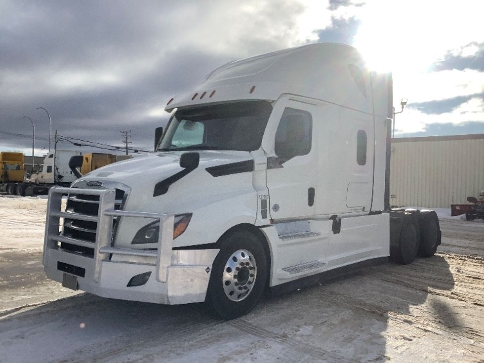 Sleeper Tractor-Heavy Duty Tractors-Freightliner-2022-T12664ST-Winnipeg-MB-814,469\n\t\tkm-$ 82,750 - Image 3