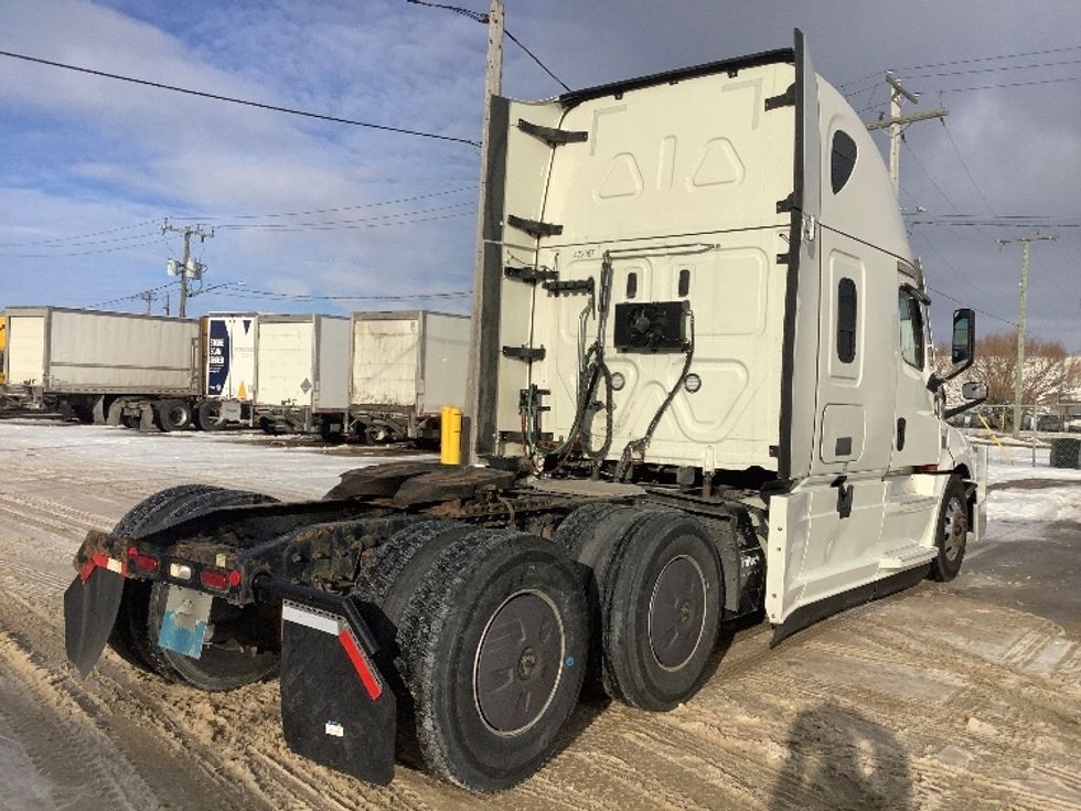 Sleeper Tractor-Heavy Duty Tractors-Freightliner-2022-T12664ST-Winnipeg-MB-814,469\n\t\tkm-$ 82,750 - Image 7