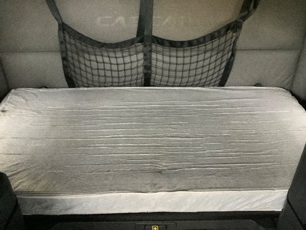 Sleeper Tractor-Heavy Duty Tractors-Freightliner-2022-T12664ST-Winnipeg-MB-851,428\n\t\tkm-$ 89,500 - Image 16