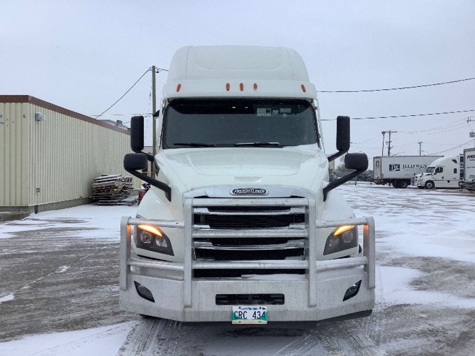 Sleeper Tractor-Heavy Duty Tractors-Freightliner-2022-T12664ST-Winnipeg-MB-851,428\n\t\tkm-$ 89,500 - Image 2
