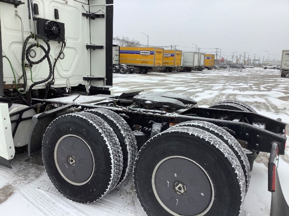 Sleeper Tractor-Heavy Duty Tractors-Freightliner-2022-T12664ST-Winnipeg-MB-851,428\n\t\tkm-$ 89,500 - Image 22