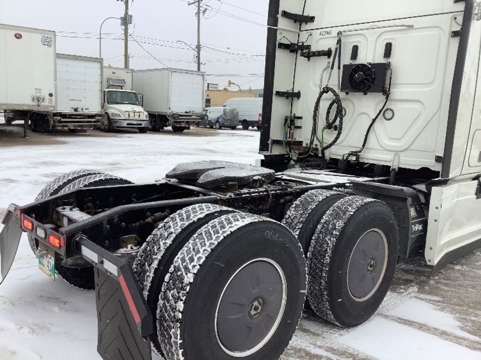 Sleeper Tractor-Heavy Duty Tractors-Freightliner-2022-T12664ST-Winnipeg-MB-851,428\n\t\tkm-$ 89,500 - Image 23