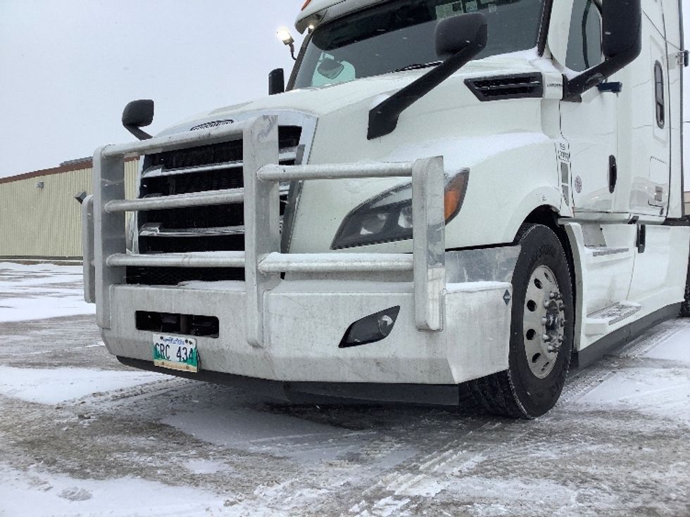 Sleeper Tractor-Heavy Duty Tractors-Freightliner-2022-T12664ST-Winnipeg-MB-851,428\n\t\tkm-$ 89,500 - Image 26