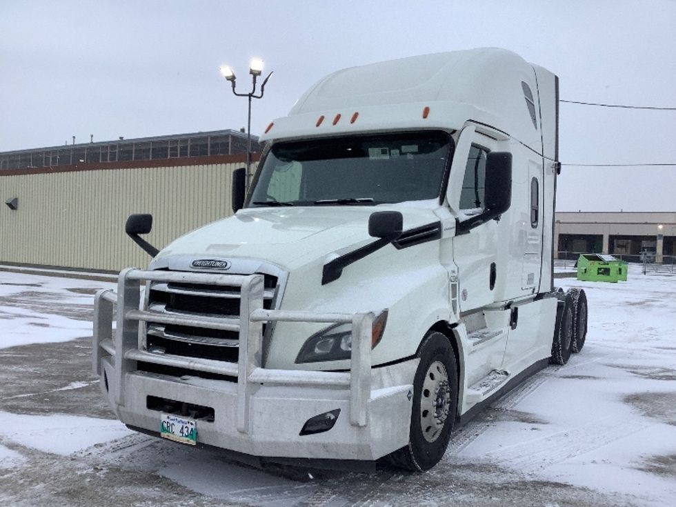 Sleeper Tractor-Heavy Duty Tractors-Freightliner-2022-T12664ST-Winnipeg-MB-851,428\n\t\tkm-$ 89,500 - Image 3