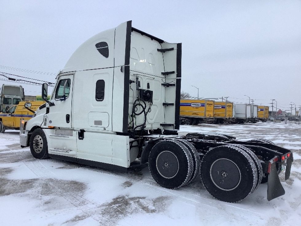Sleeper Tractor-Heavy Duty Tractors-Freightliner-2022-T12664ST-Winnipeg-MB-851,428\n\t\tkm-$ 89,500 - Image 5