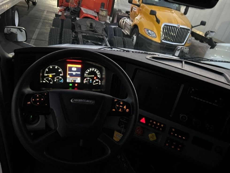 Sleeper Tractor-Heavy Duty Tractors-Freightliner-2022-T12664ST-Winston Salem-NC-426,424\n\t\tmiles-$ 80,250 - Image 11