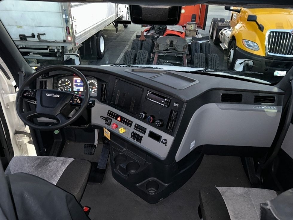 Sleeper Tractor-Heavy Duty Tractors-Freightliner-2022-T12664ST-Winston Salem-NC-426,424\n\t\tmiles-$ 80,250 - Image 12