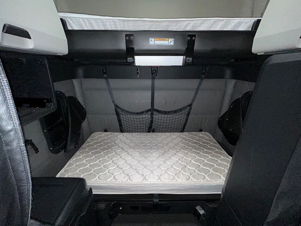 Sleeper Tractor-Heavy Duty Tractors-Freightliner-2022-T12664ST-Winston Salem-NC-426,424\n\t\tmiles-$ 80,250 - Image 16