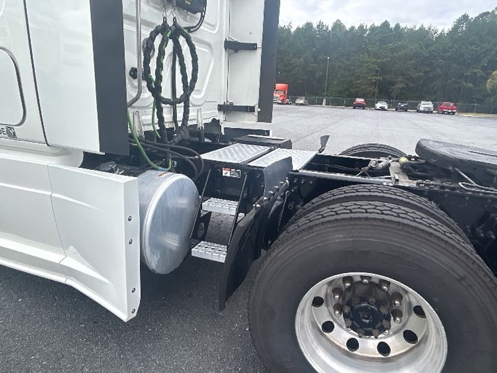 Sleeper Tractor-Heavy Duty Tractors-Freightliner-2022-T12664ST-Winston Salem-NC-426,424\n\t\tmiles-$ 80,250 - Image 23