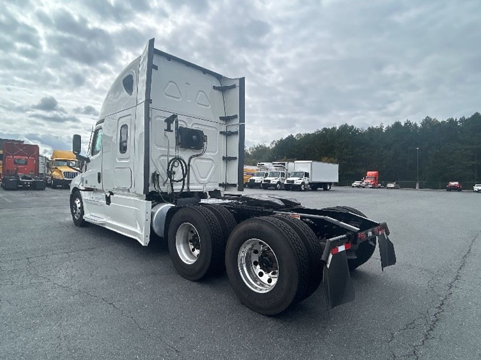 Sleeper Tractor-Heavy Duty Tractors-Freightliner-2022-T12664ST-Winston Salem-NC-426,424\n\t\tmiles-$ 80,250 - Image 5