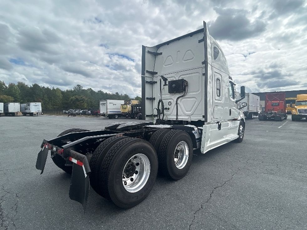 Sleeper Tractor-Heavy Duty Tractors-Freightliner-2022-T12664ST-Winston Salem-NC-426,424\n\t\tmiles-$ 80,250 - Image 7