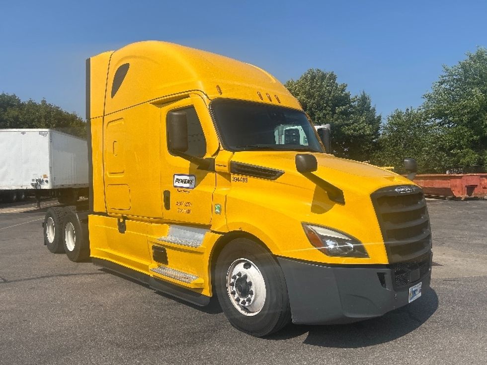 Sleeper Tractor-Heavy Duty Tractors-Freightliner-2022-T12664ST-Wixom-MI-474,966\n\t\tmiles-$ 74,250 - Image 1