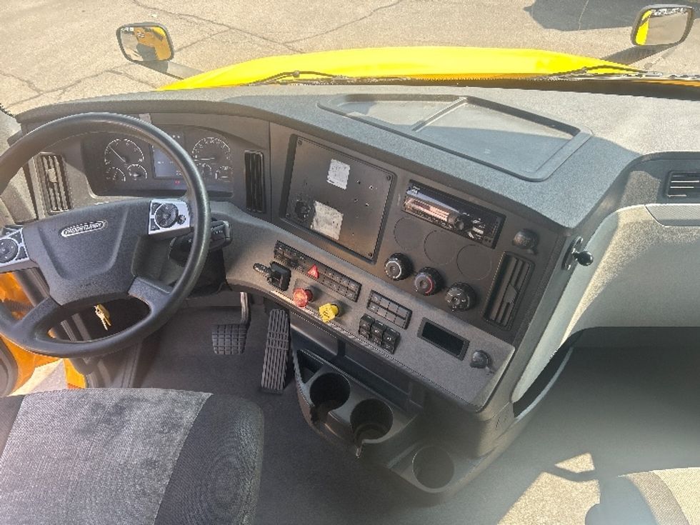 Sleeper Tractor-Heavy Duty Tractors-Freightliner-2022-T12664ST-Wixom-MI-474,966\n\t\tmiles-$ 74,250 - Image 12
