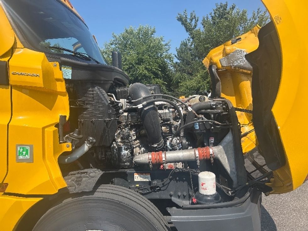 Sleeper Tractor-Heavy Duty Tractors-Freightliner-2022-T12664ST-Wixom-MI-474,966\n\t\tmiles-$ 74,250 - Image 20
