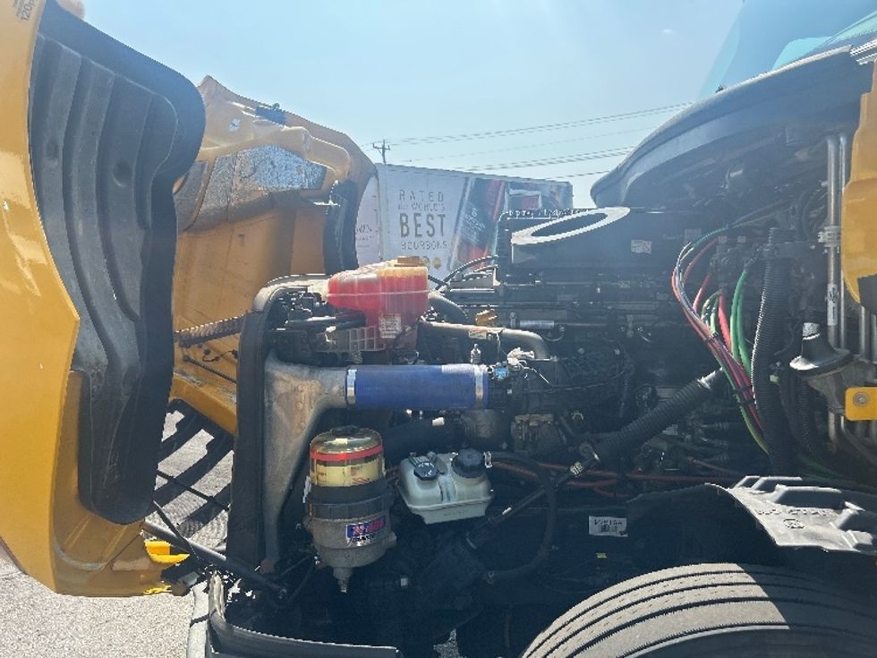 Sleeper Tractor-Heavy Duty Tractors-Freightliner-2022-T12664ST-Wixom-MI-474,966\n\t\tmiles-$ 74,250 - Image 21