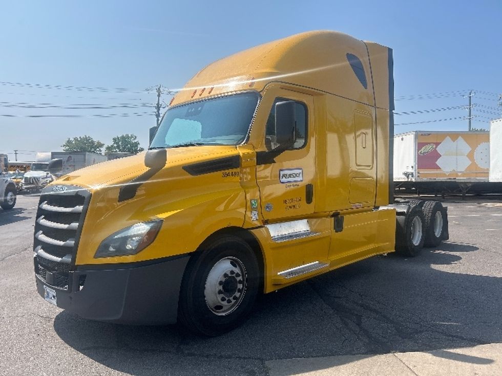 Sleeper Tractor-Heavy Duty Tractors-Freightliner-2022-T12664ST-Wixom-MI-474,966\n\t\tmiles-$ 74,250 - Image 3