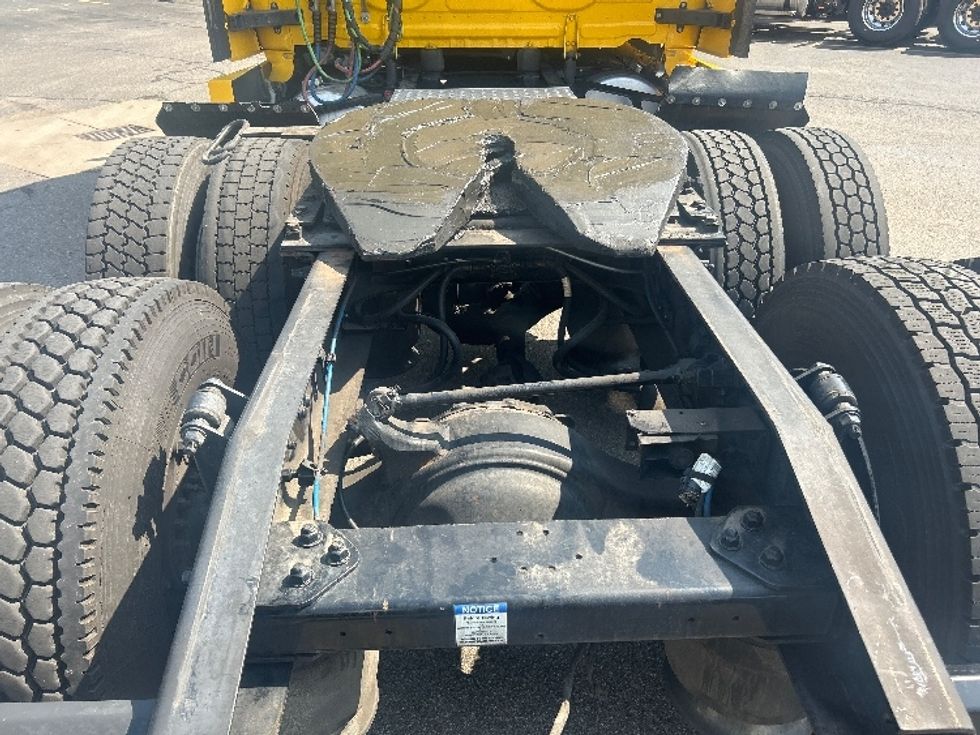Sleeper Tractor-Heavy Duty Tractors-Freightliner-2022-T12664ST-Wixom-MI-474,966\n\t\tmiles-$ 74,250 - Image 6