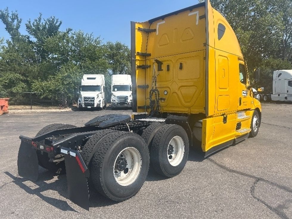 Sleeper Tractor-Heavy Duty Tractors-Freightliner-2022-T12664ST-Wixom-MI-474,966\n\t\tmiles-$ 74,250 - Image 7