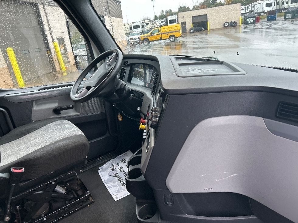 Sleeper Tractor-Heavy Duty Tractors-Freightliner-2022-T12664ST-Youngstown-OH-466,464\n\t\tmiles-$ 70,750 - Image 15