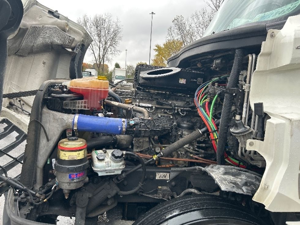 Sleeper Tractor-Heavy Duty Tractors-Freightliner-2022-T12664ST-Youngstown-OH-466,464\n\t\tmiles-$ 70,750 - Image 21