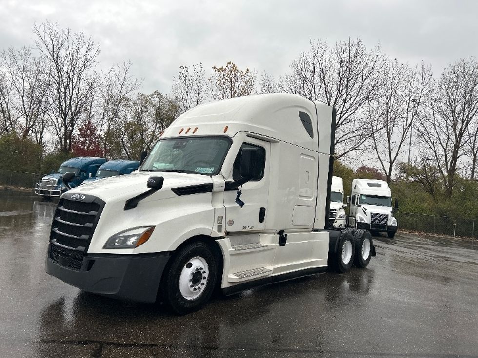 Sleeper Tractor-Heavy Duty Tractors-Freightliner-2022-T12664ST-Youngstown-OH-466,464\n\t\tmiles-$ 70,750 - Image 3