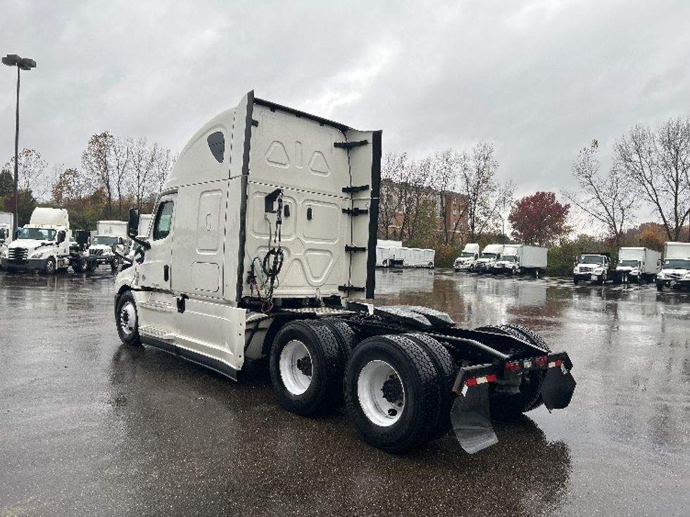 Sleeper Tractor-Heavy Duty Tractors-Freightliner-2022-T12664ST-Youngstown-OH-466,464\n\t\tmiles-$ 70,750 - Image 5