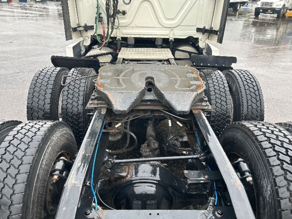 Sleeper Tractor-Heavy Duty Tractors-Freightliner-2022-T12664ST-Youngstown-OH-466,464\n\t\tmiles-$ 70,750 - Image 6