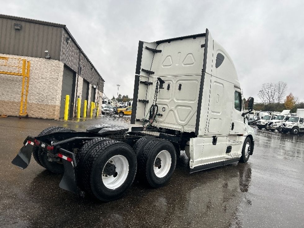 Sleeper Tractor-Heavy Duty Tractors-Freightliner-2022-T12664ST-Youngstown-OH-466,464\n\t\tmiles-$ 70,750 - Image 7