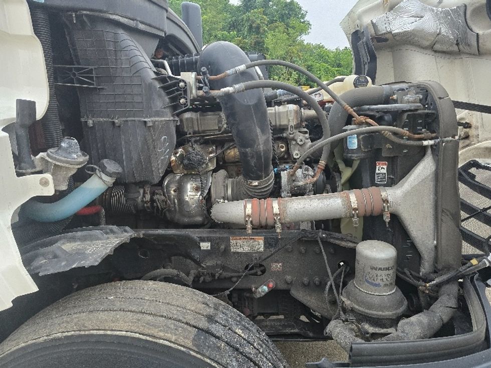 Sleeper Tractor-Heavy Duty Tractors-Freightliner-2022-T12664ST-Zanesville-OH-573,547\n\t\tmiles-$ 68,000 - Image 20