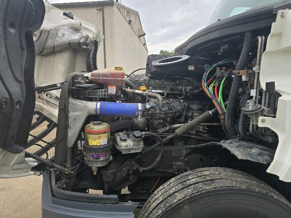 Sleeper Tractor-Heavy Duty Tractors-Freightliner-2022-T12664ST-Zanesville-OH-573,547\n\t\tmiles-$ 68,000 - Image 21