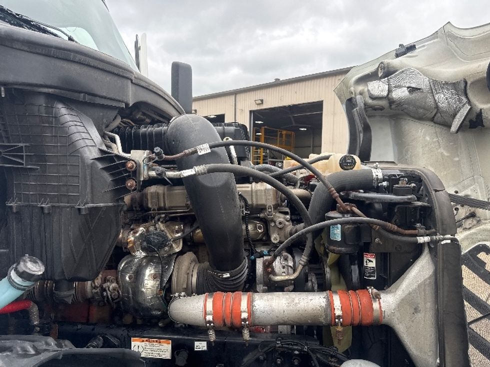 Sleeper Tractor-Heavy Duty Tractors-Freightliner-2022-T12664ST-Zanesville-OH-611,161\n\t\tmiles-$ 70,250 - Image 20