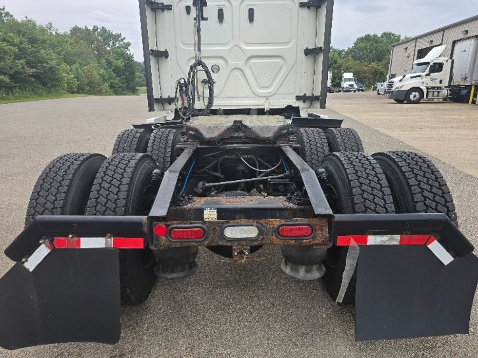 Sleeper Tractor-Heavy Duty Tractors-Freightliner-2022-T12664ST-Zanesville-OH-685,005\n\t\tmiles-$ 57,000 - Image 6