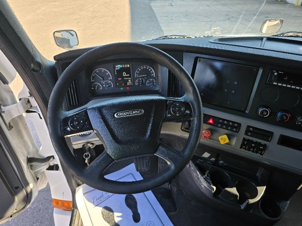 Sleeper Tractor-Heavy Duty Tractors-Freightliner-2022-T12664ST-Zanesville-OH-779,200\n\t\tmiles-$ 49,500 - Image 11