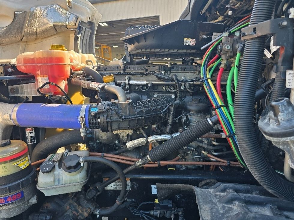Sleeper Tractor-Heavy Duty Tractors-Freightliner-2022-T12664ST-Zanesville-OH-779,200\n\t\tmiles-$ 49,500 - Image 21