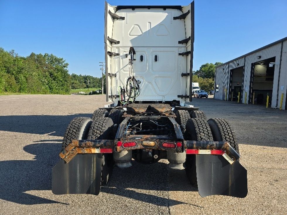 Sleeper Tractor-Heavy Duty Tractors-Freightliner-2022-T12664ST-Zanesville-OH-779,200\n\t\tmiles-$ 49,500 - Image 6