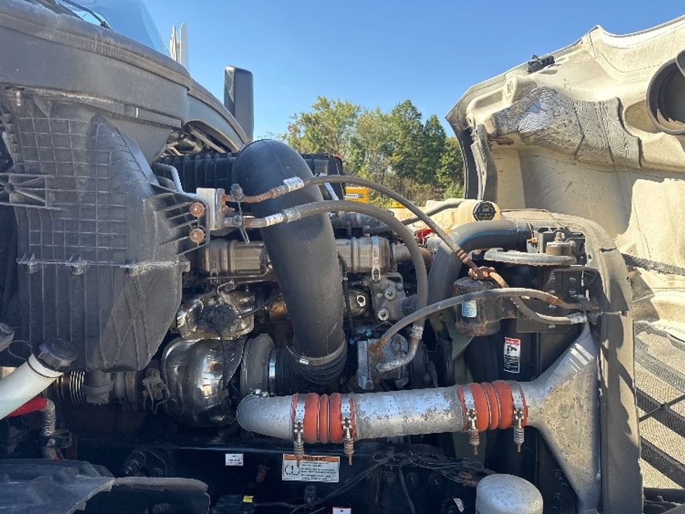 Sleeper Tractor-Heavy Duty Tractors-Freightliner-2022-T12664ST-Zanesville-OH-816,217\n\t\tmiles-$ 46,250 - Image 18