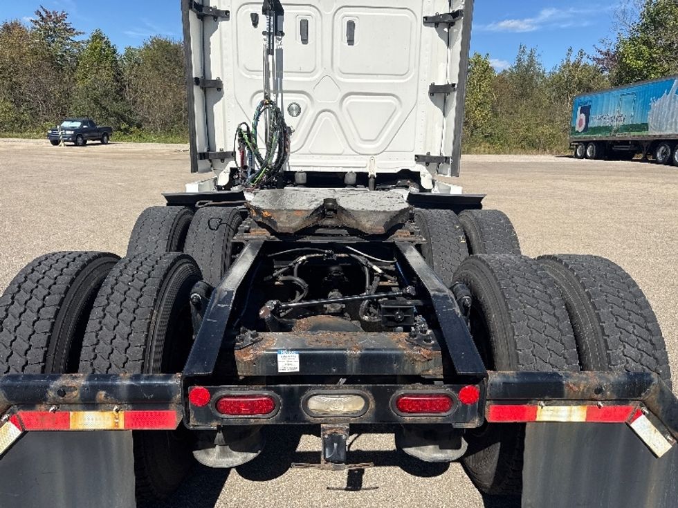 Sleeper Tractor-Heavy Duty Tractors-Freightliner-2022-T12664ST-Zanesville-OH-816,217\n\t\tmiles-$ 46,250 - Image 6