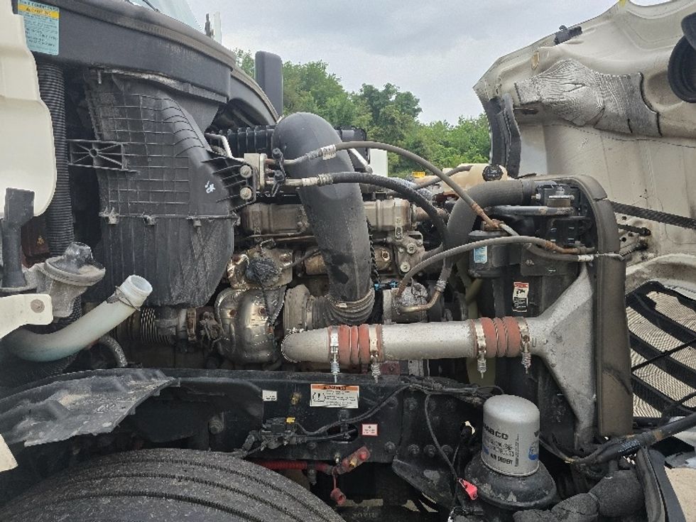 Sleeper Tractor-Heavy Duty Tractors-Freightliner-2022-T12664ST-Zanesville-OH-898,801\n\t\tmiles-$ 37,750 - Image 20