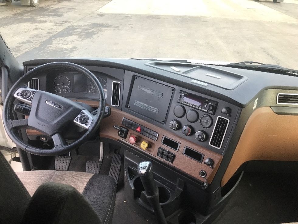 Sleeper Tractor-Heavy Duty Tractors-Freightliner-2022-T12664ST-Zelienople-PA-404,676\n\t\tmiles-$ 71,250 - Image 12