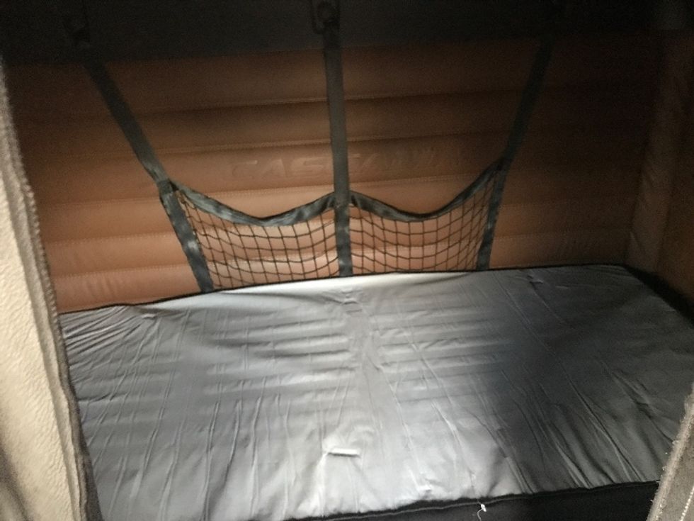 Sleeper Tractor-Heavy Duty Tractors-Freightliner-2022-T12664ST-Zelienople-PA-404,676\n\t\tmiles-$ 71,250 - Image 16