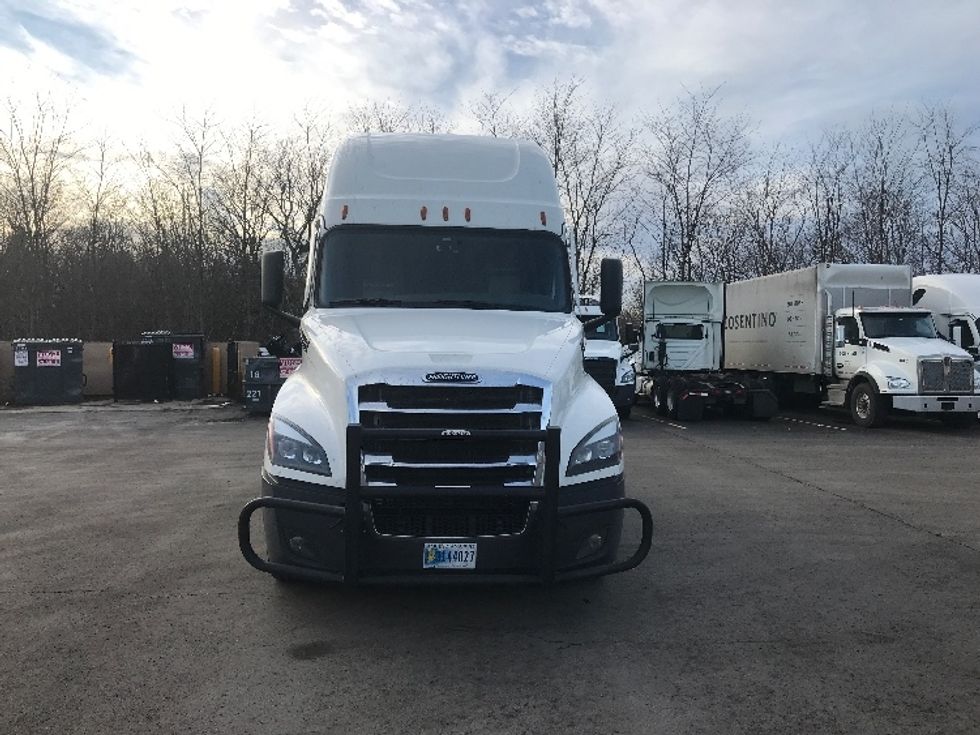 Sleeper Tractor-Heavy Duty Tractors-Freightliner-2022-T12664ST-Zelienople-PA-404,676\n\t\tmiles-$ 71,250 - Image 2