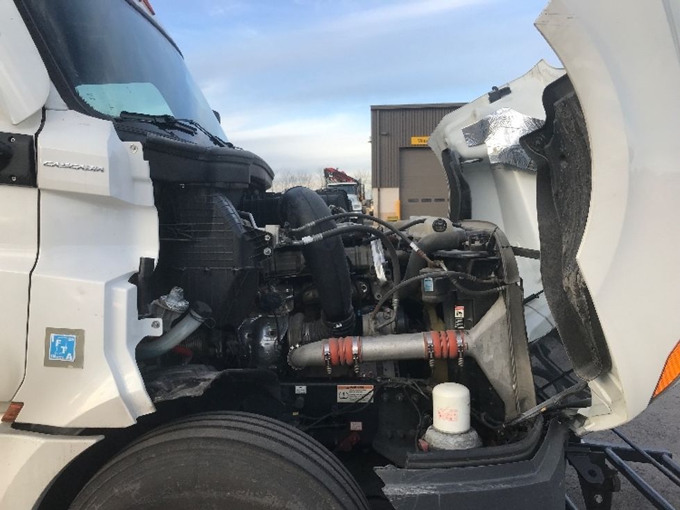 Sleeper Tractor-Heavy Duty Tractors-Freightliner-2022-T12664ST-Zelienople-PA-404,676\n\t\tmiles-$ 71,250 - Image 20