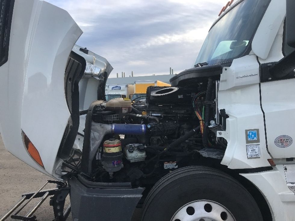 Sleeper Tractor-Heavy Duty Tractors-Freightliner-2022-T12664ST-Zelienople-PA-404,676\n\t\tmiles-$ 71,250 - Image 21