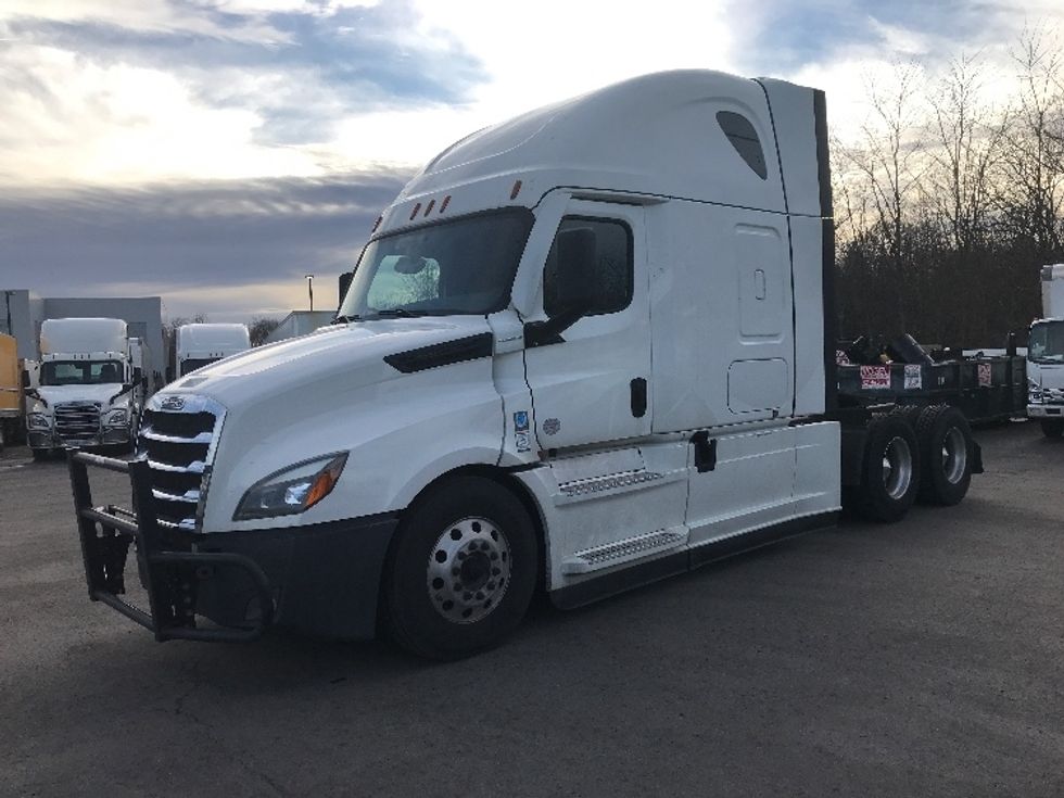 Sleeper Tractor-Heavy Duty Tractors-Freightliner-2022-T12664ST-Zelienople-PA-404,676\n\t\tmiles-$ 71,250 - Image 3