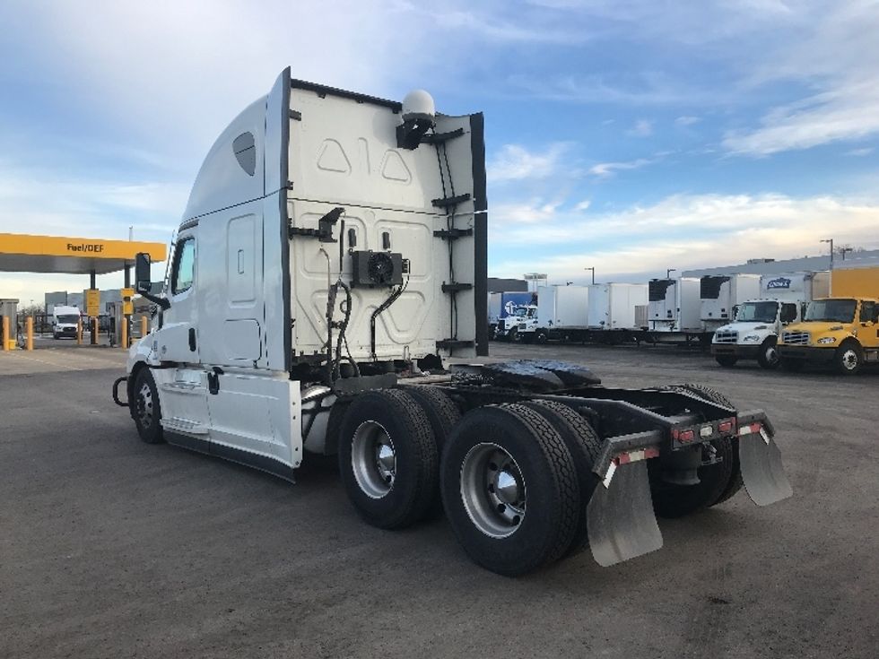 Sleeper Tractor-Heavy Duty Tractors-Freightliner-2022-T12664ST-Zelienople-PA-404,676\n\t\tmiles-$ 71,250 - Image 5